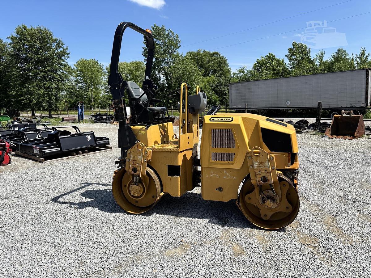 Used 2011 CATERPILLAR CB24
