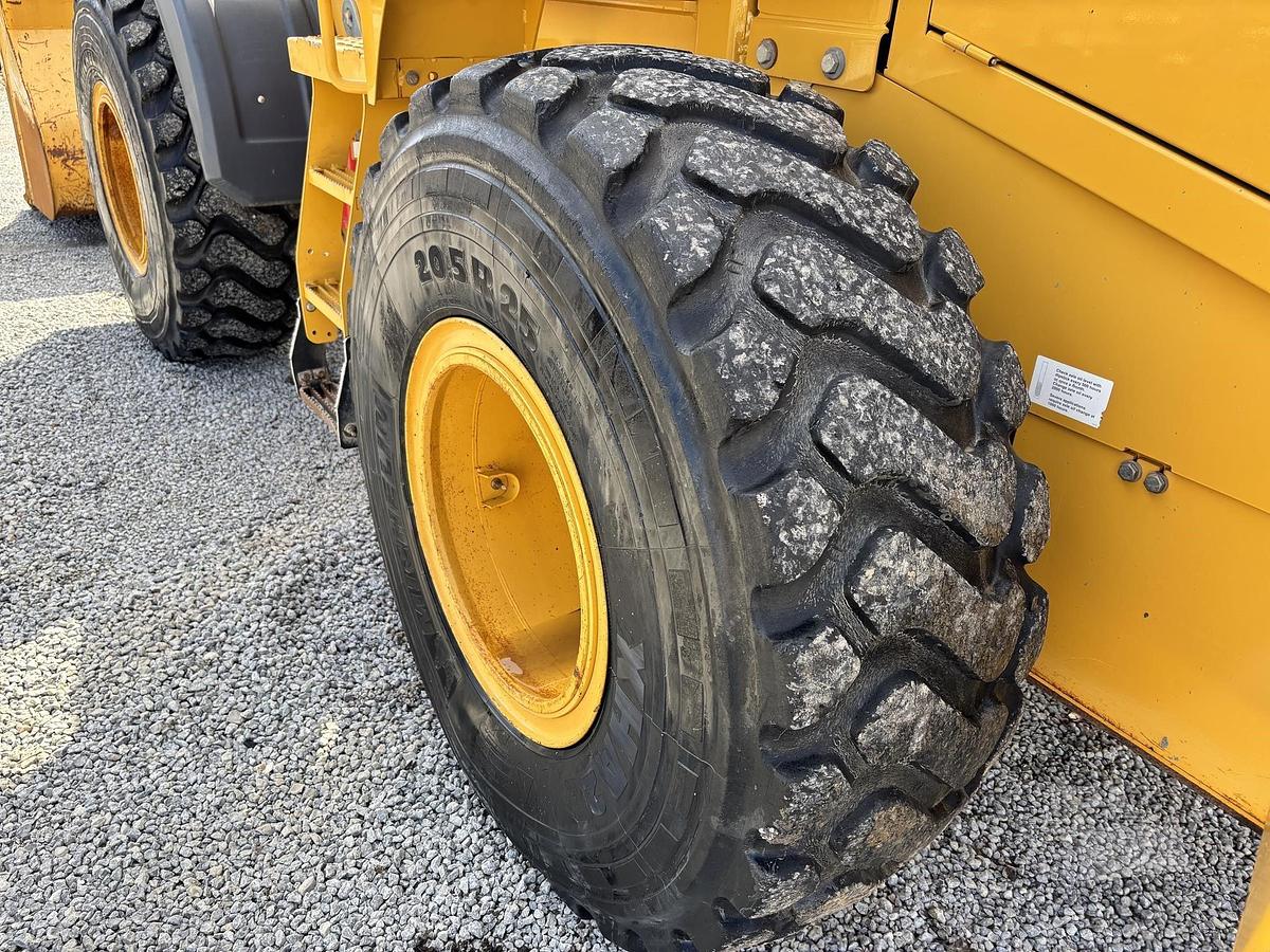 Used 2020 DEERE 624L