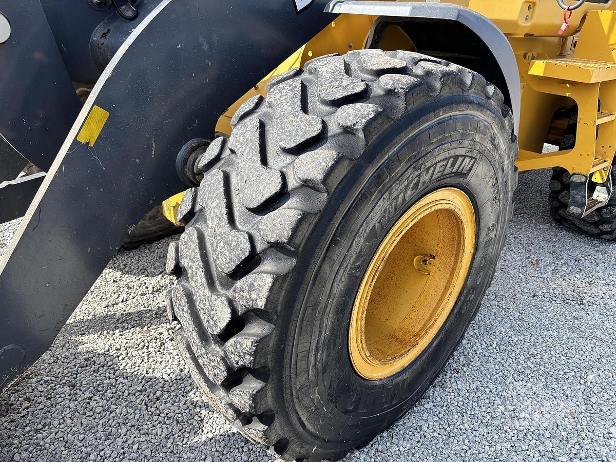Used 2020 DEERE 624L