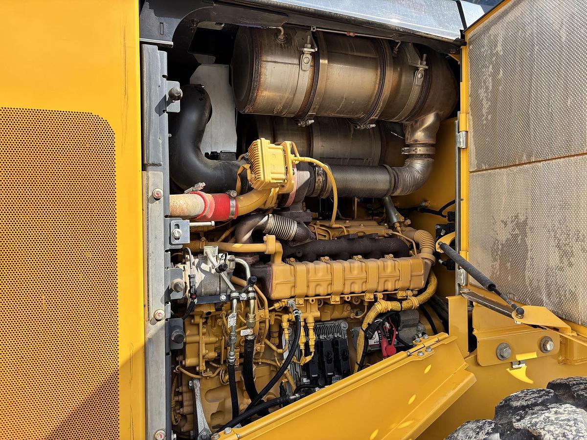 Used 2020 DEERE 624L