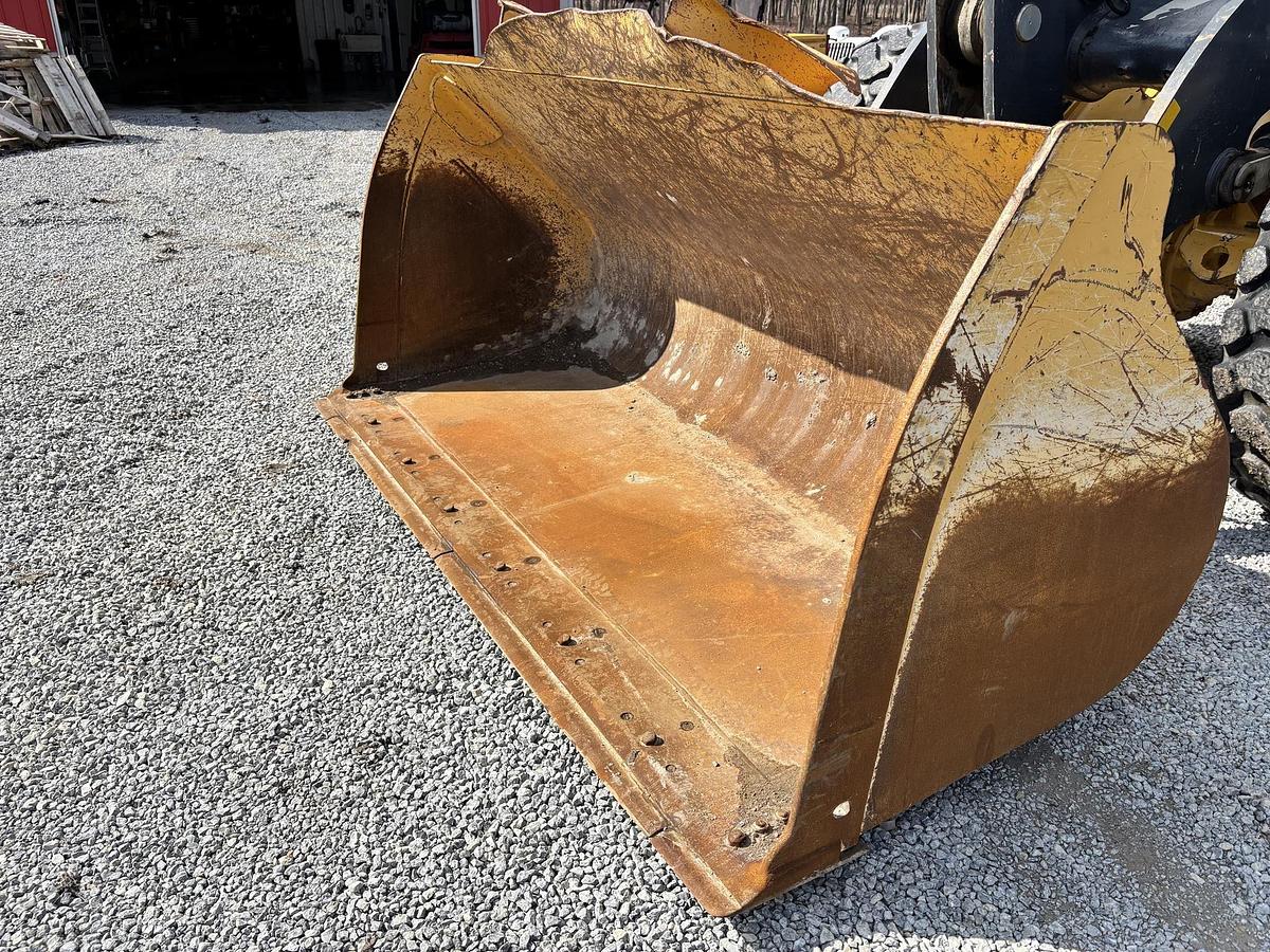 Used 2020 DEERE 624L