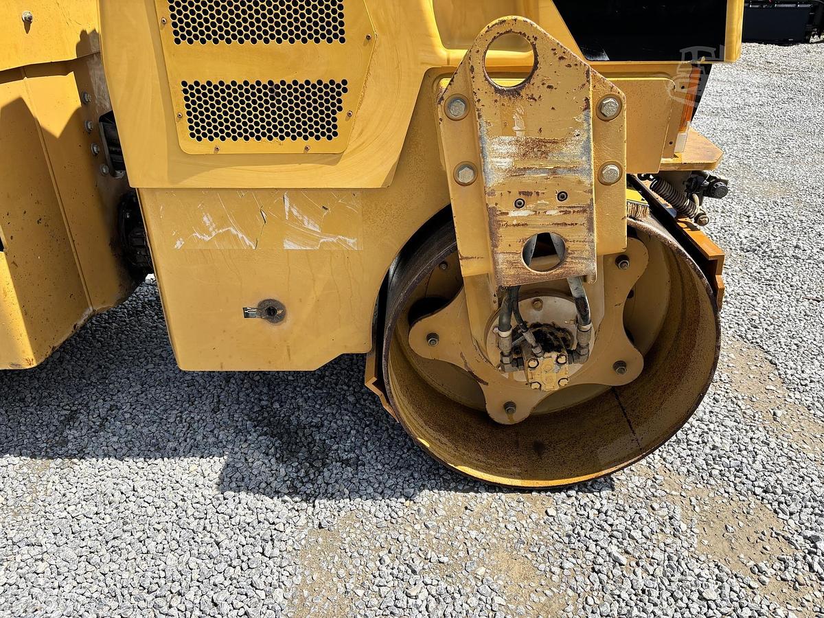 Used 2011 CATERPILLAR CB24