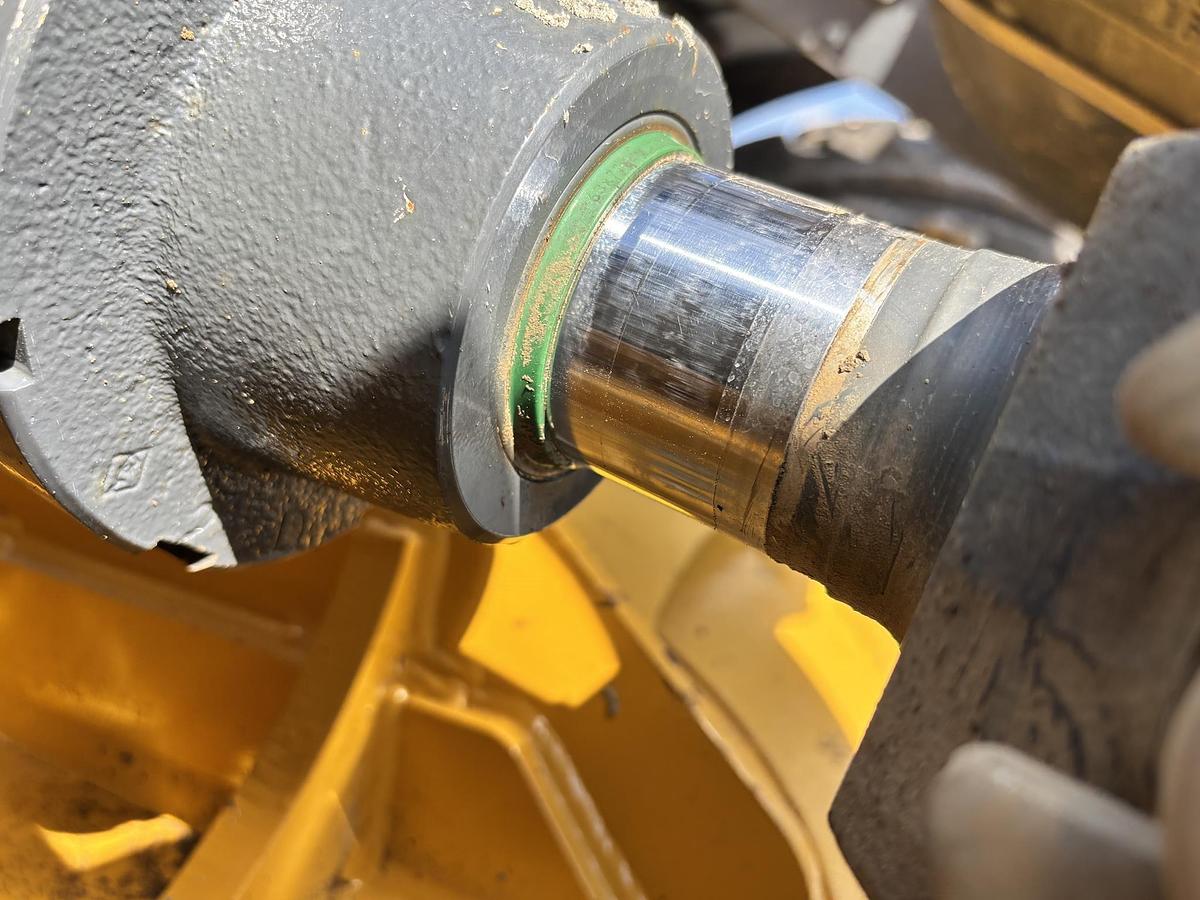 Used 2020 DEERE 624L