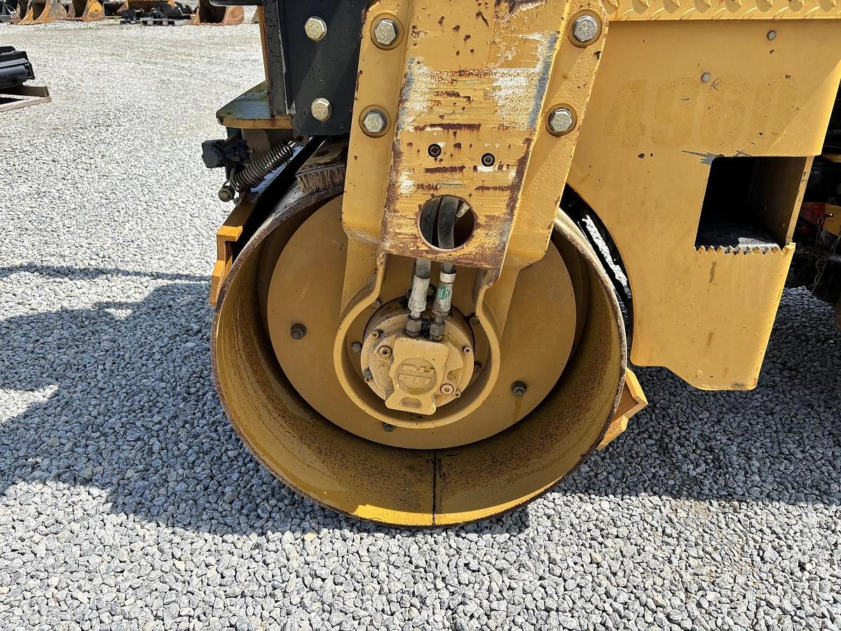 Used 2011 CATERPILLAR CB24
