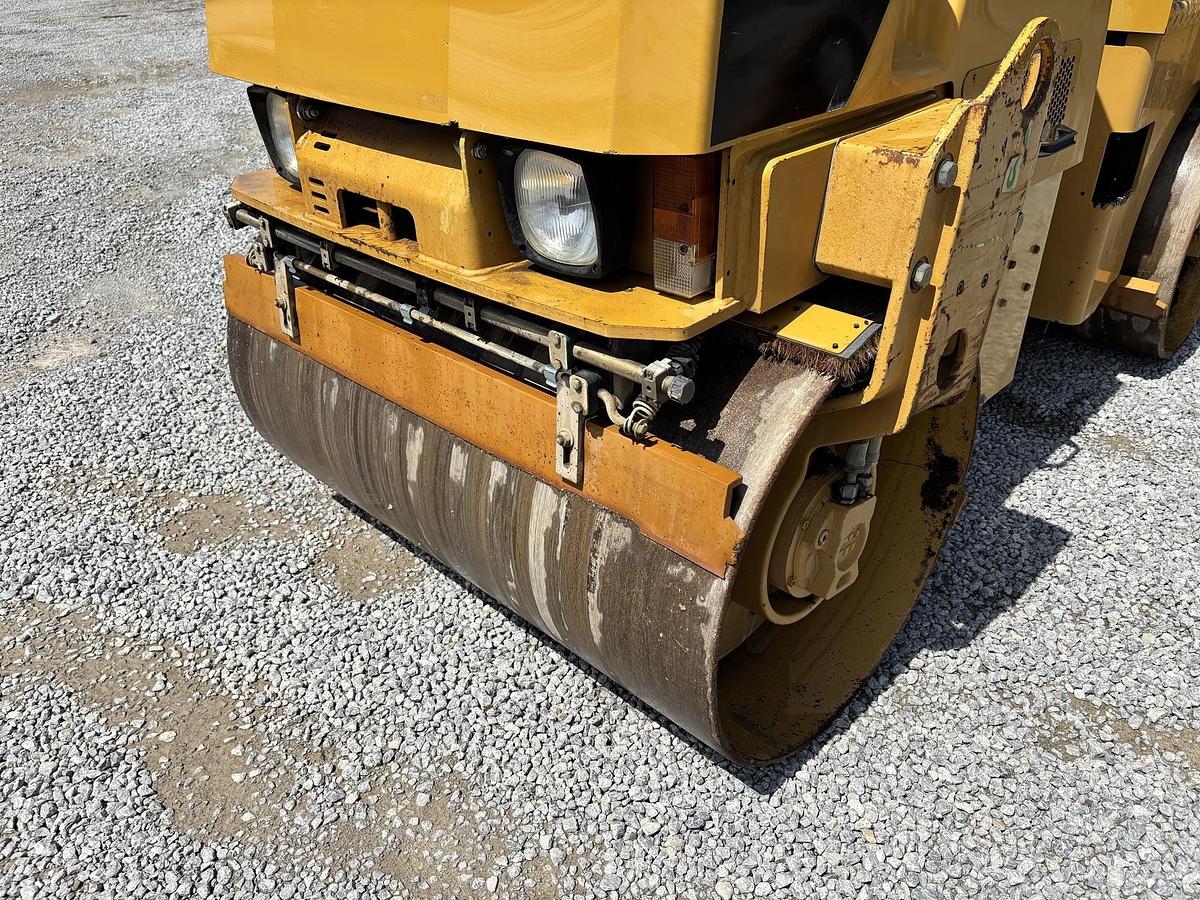 Used 2011 CATERPILLAR CB24