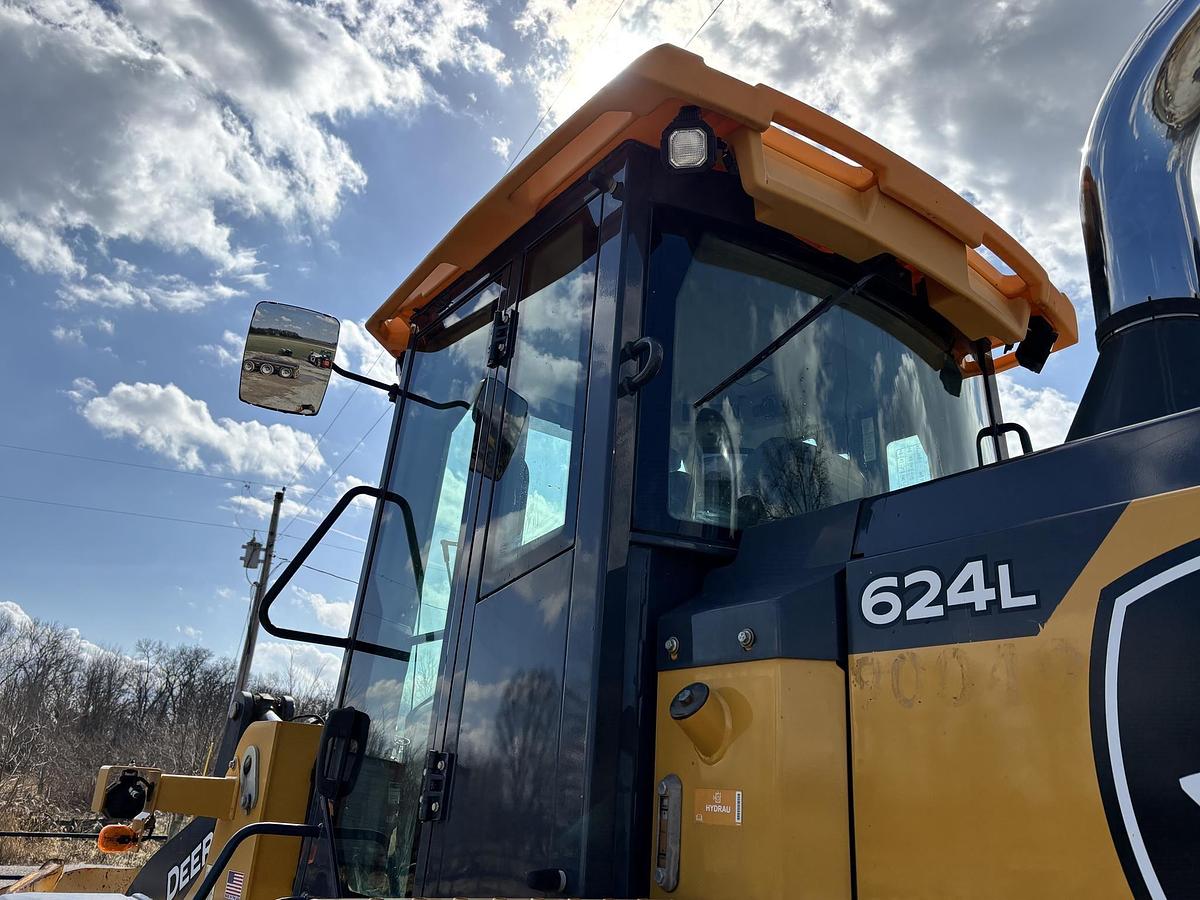 Used 2020 DEERE 624L