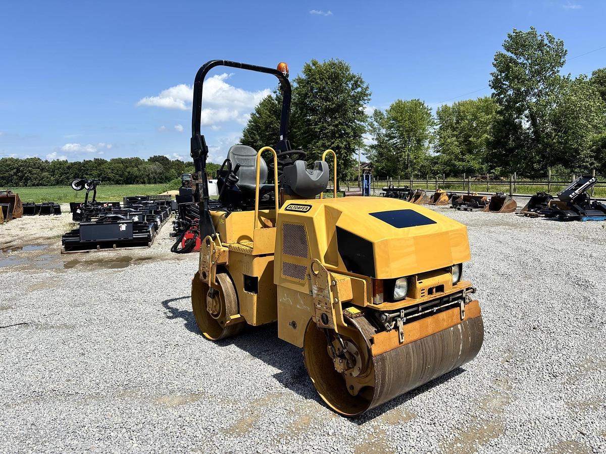 Used 2011 CATERPILLAR CB24