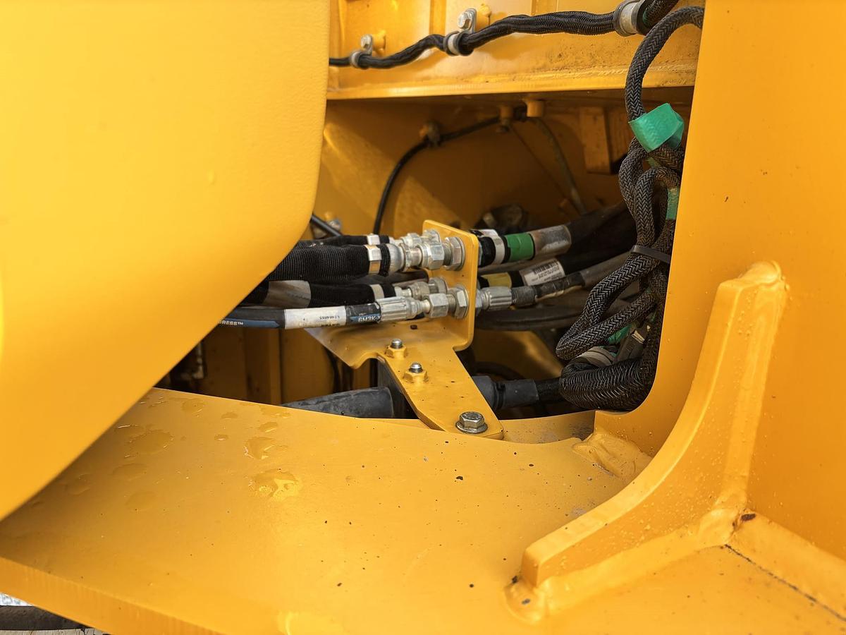 Used 2020 DEERE 624L