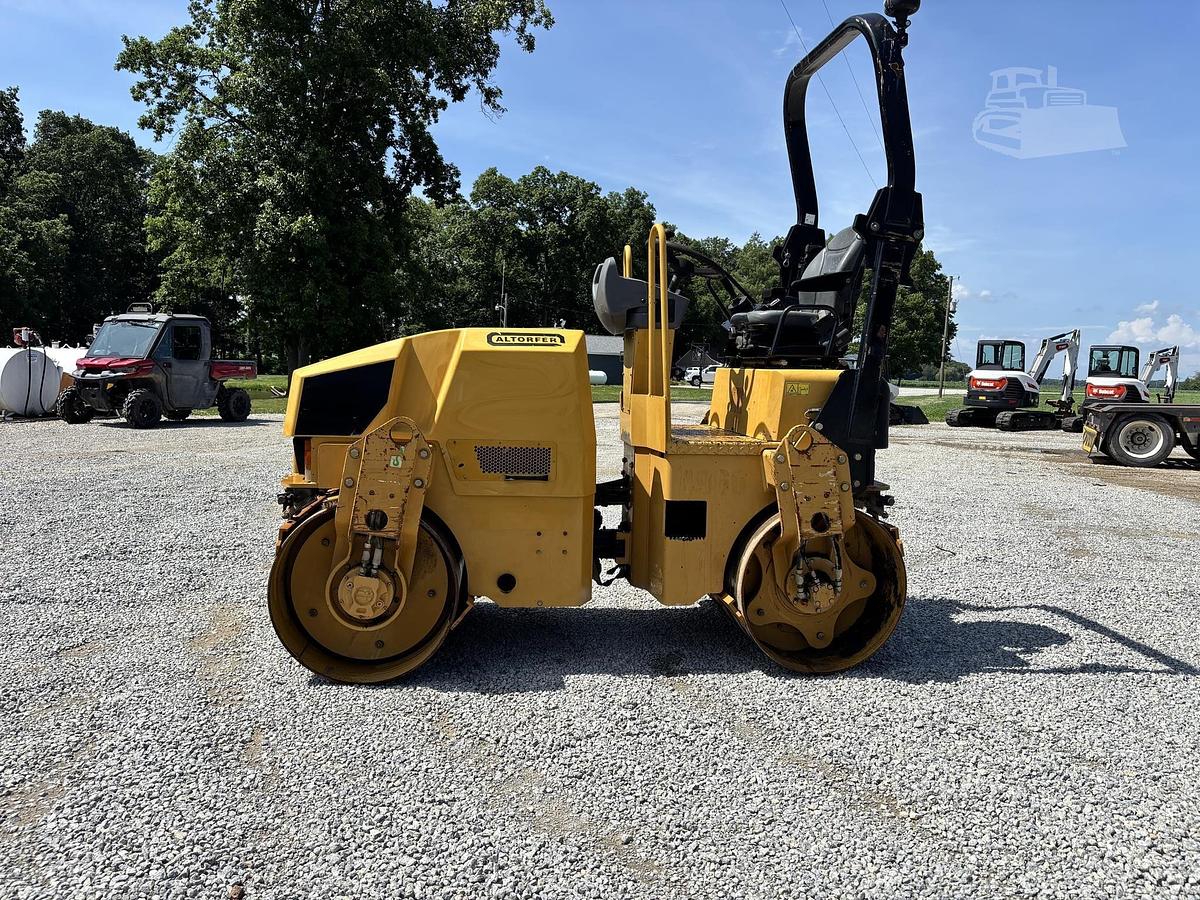Used 2011 CATERPILLAR CB24