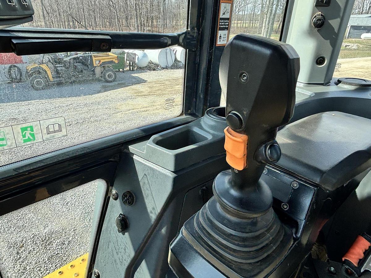 Used 2020 DEERE 624L