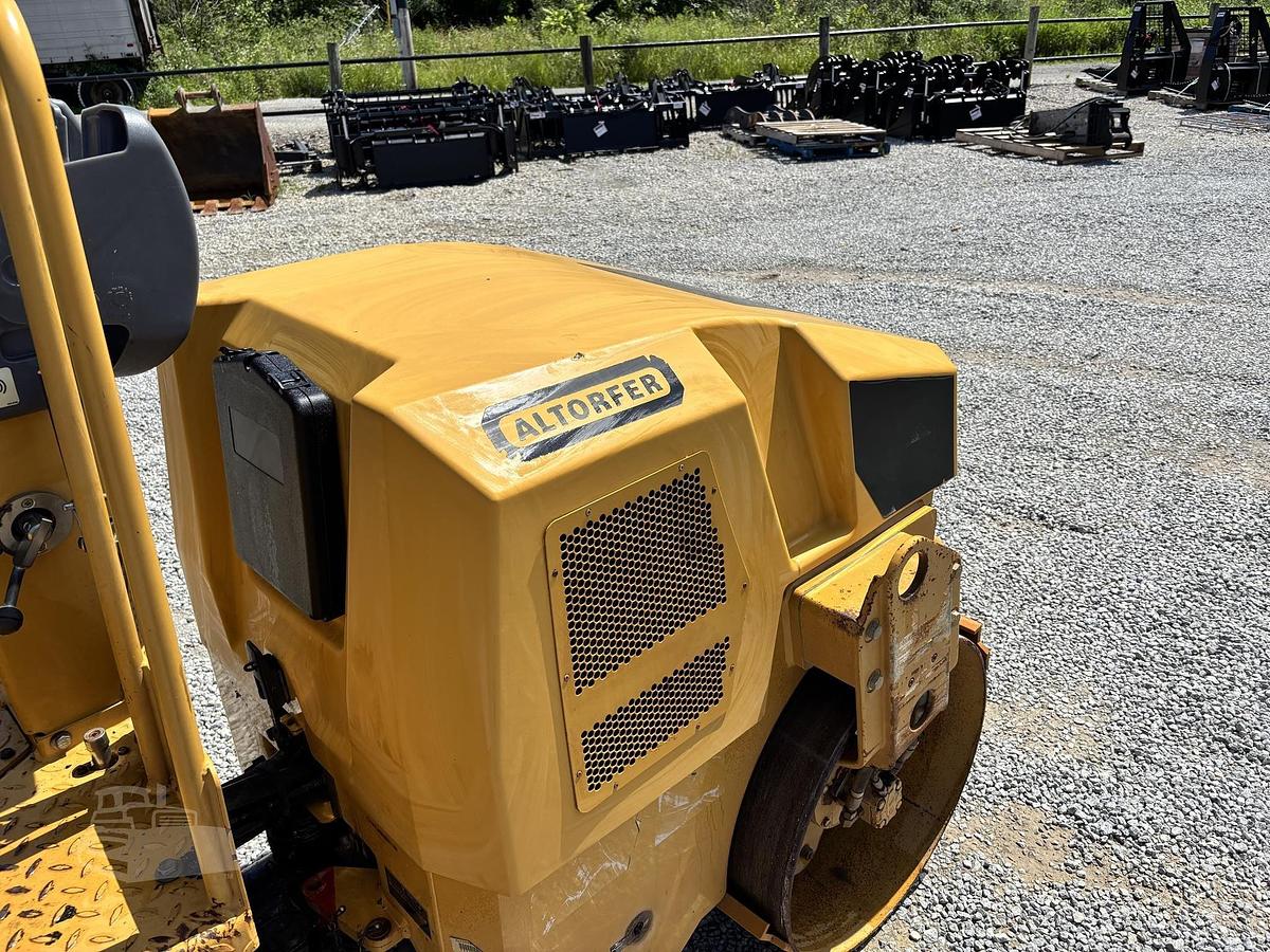 Used 2011 CATERPILLAR CB24
