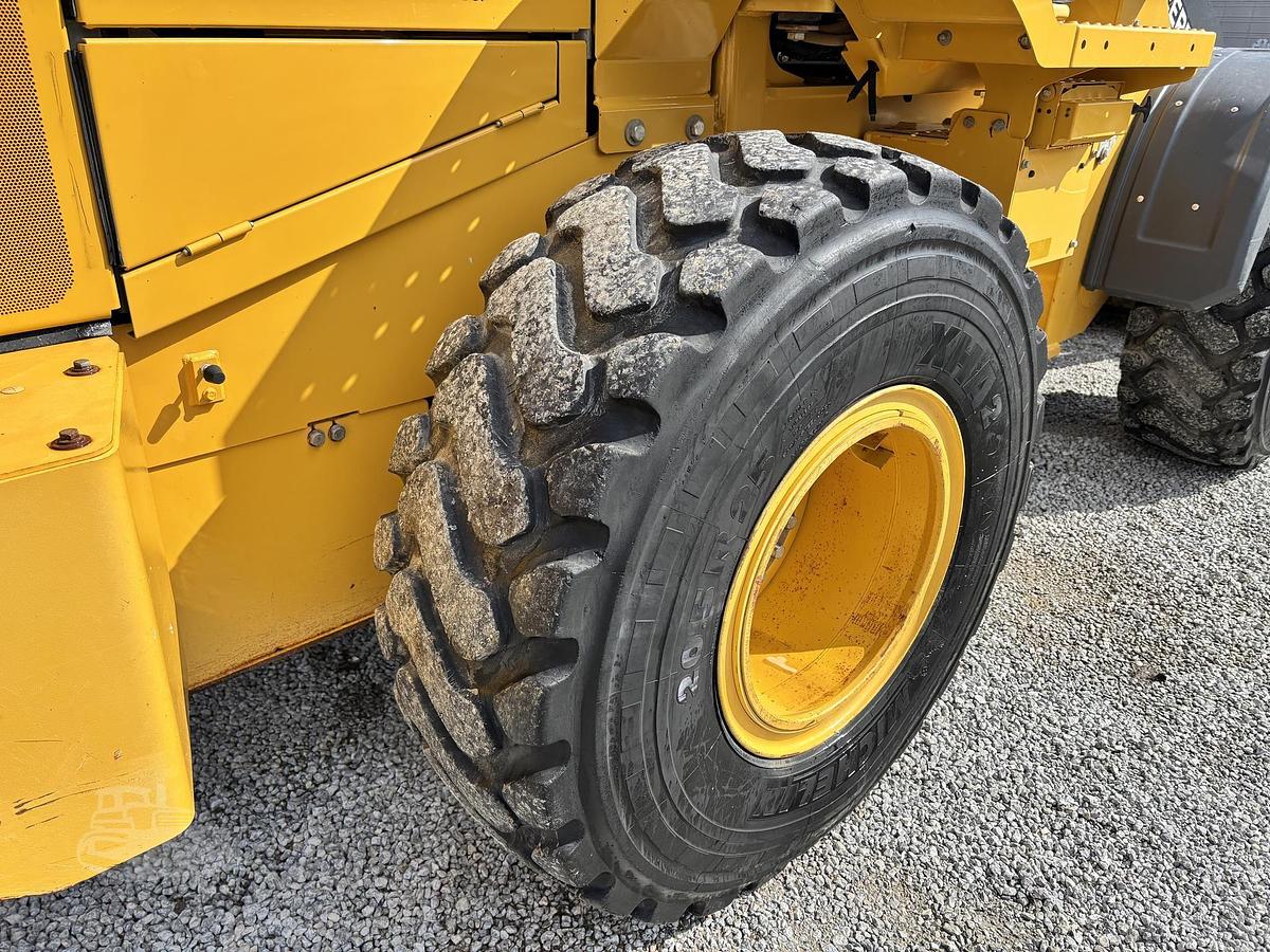 Used 2020 DEERE 624L