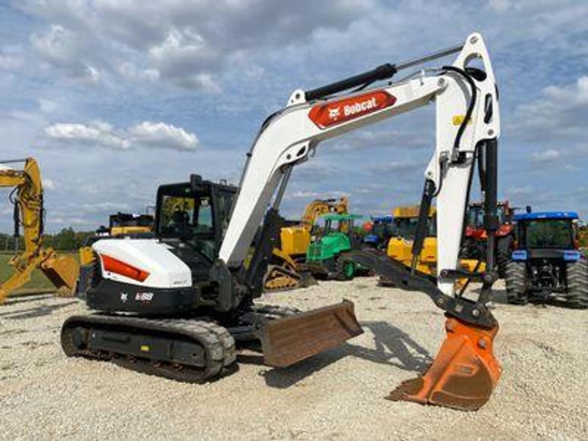 Used Excavator - 21,000lbs