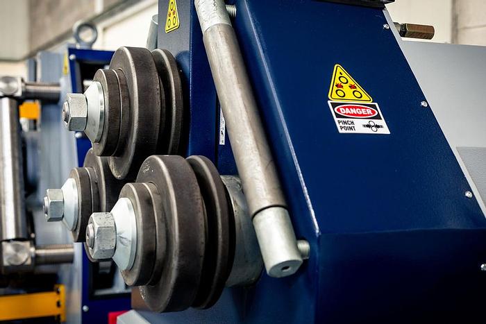 UZMA HPK 60 section roller hydraulic operation