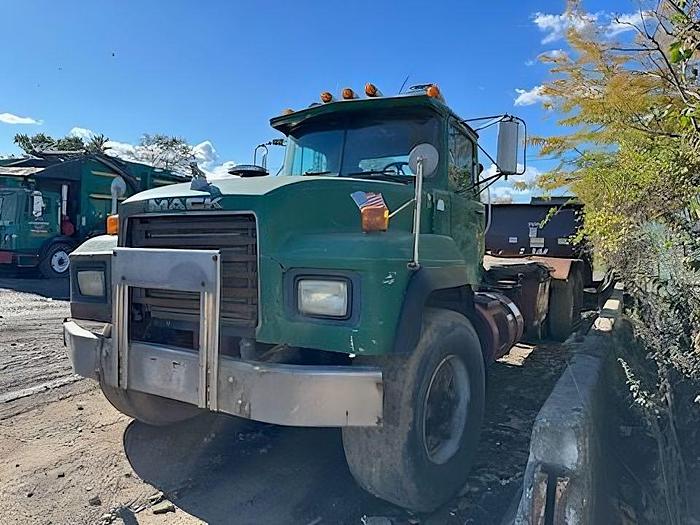 Used 1999 Mack RD690S