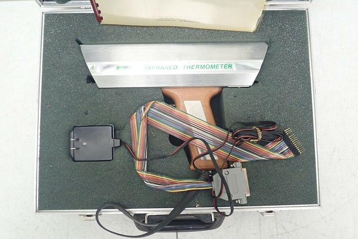Used Everest Interscience Inc Model 110.2L Infrared Thermometer with Manual & Case