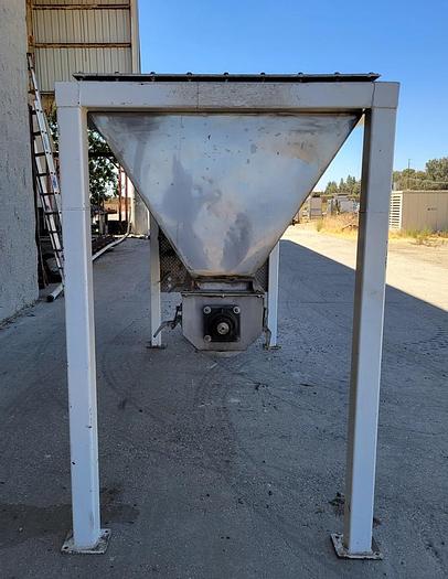 Used Hopper, 100 CF, S/st, 10' x 3'10" x 3', Auger Discharge #S744196