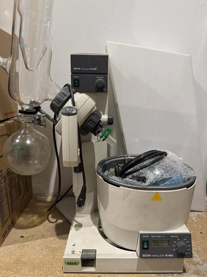 Used Buchi Rotavapor R-200 Rotary Evaporator W/ B-490 Heating Bath