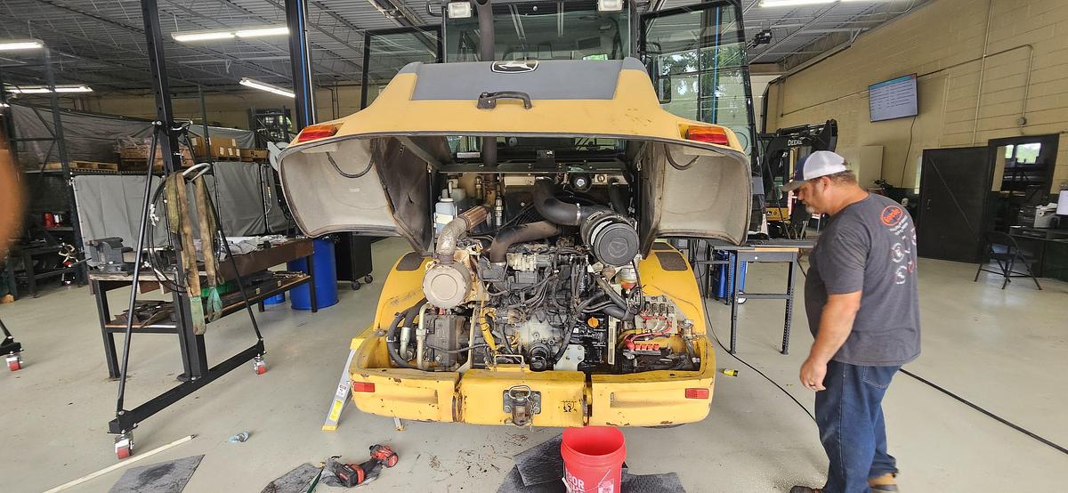 Used 2015 244k John Deer Loader