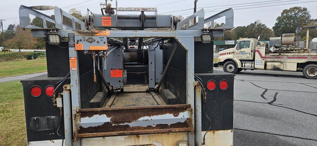 Used 2001 5T Smeal Pump Hoist