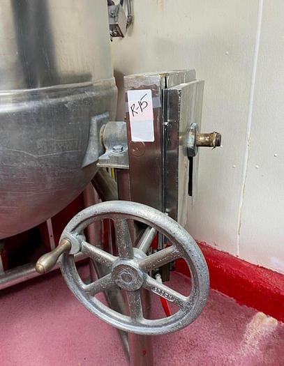Used GROEN DN/INA/2-100 100 GAL TILTING STEAM KETTLE w/ AGITATION & SCRAPE & AGITATION PISTON LIFT OUT (#842)