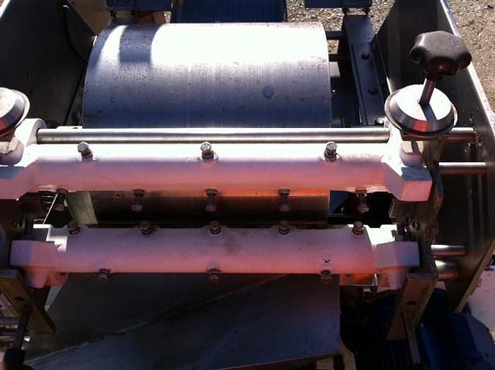 Used Trio FDS 104 Skinning Machine