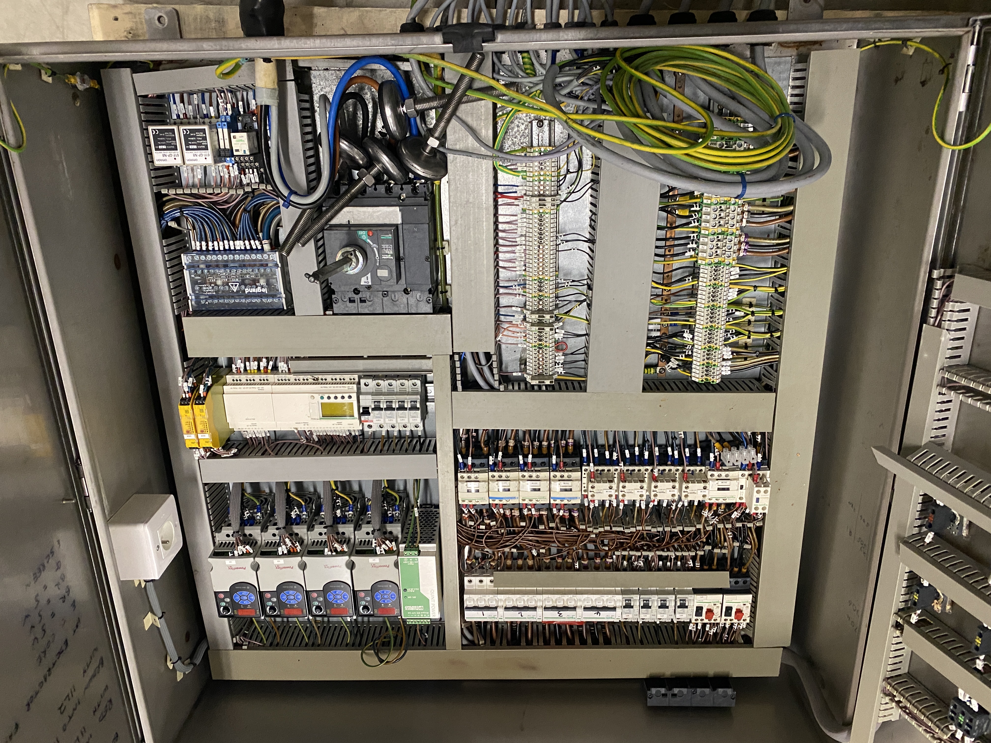 Used Unitech crate washer Single track washer with exit conveyor