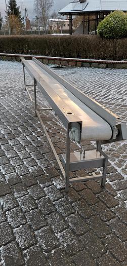 Używane Nierdzewny przenośnik (transporter) z burtami i taśmą pełną