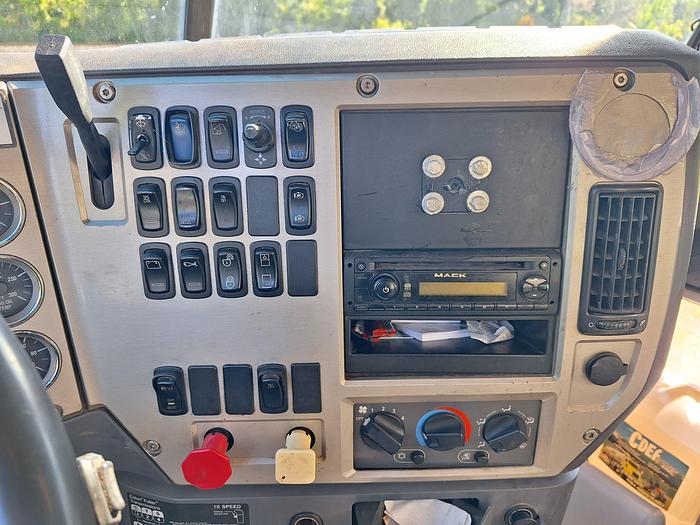 Used 2014 Mack CHU613