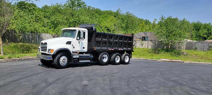 Used 2003 Mack CV713 Granite