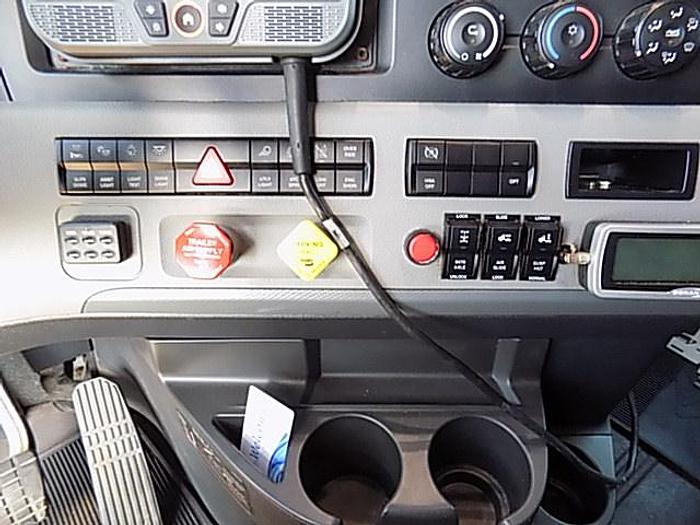 Used 2019 Freightliner Cascadia 126 **Automated Transmission**