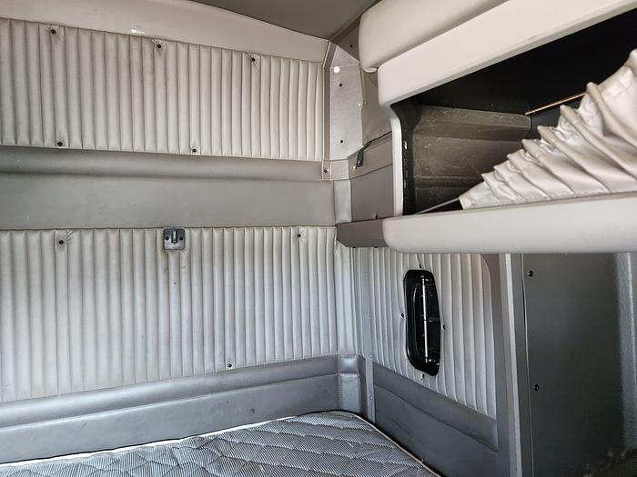 Used 2009 Peterbilt 386