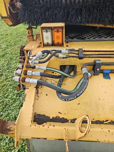 Used 2000 OXBO Big Jack with VPC1500 Bean Head