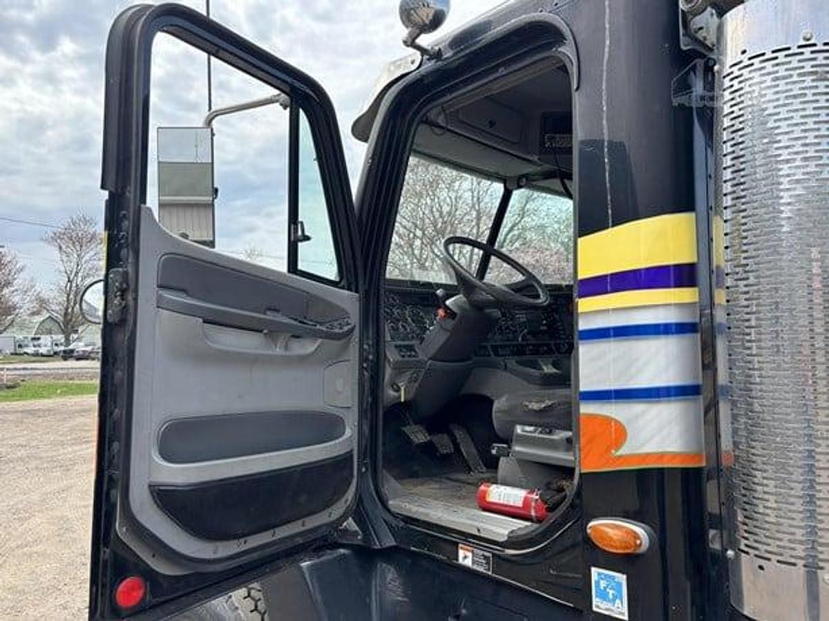 Used 2001 Freight line  Columbia 120/ Wet Line Kit 