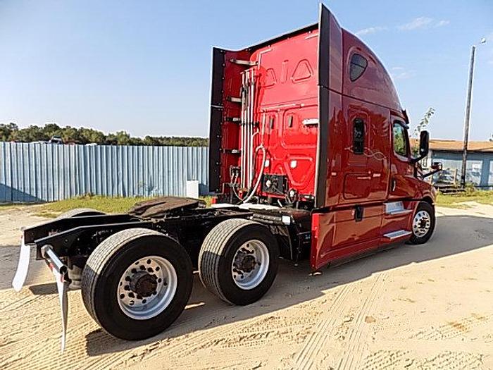 Used 2019 Freightliner Cascadia 126 **Automated Transmission**