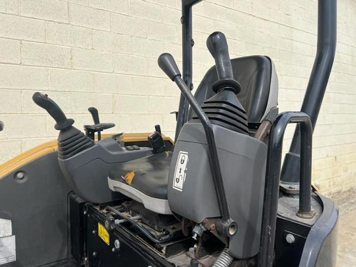 Used 2015 CATERPILLAR 303E CR