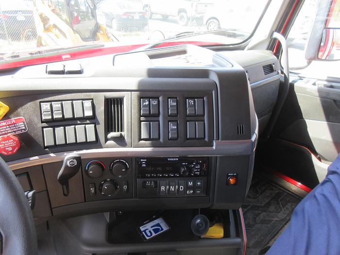 Used 2019 Volvo Volvo dump truck