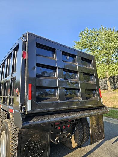 Used 2004 Mack CV713 Granite