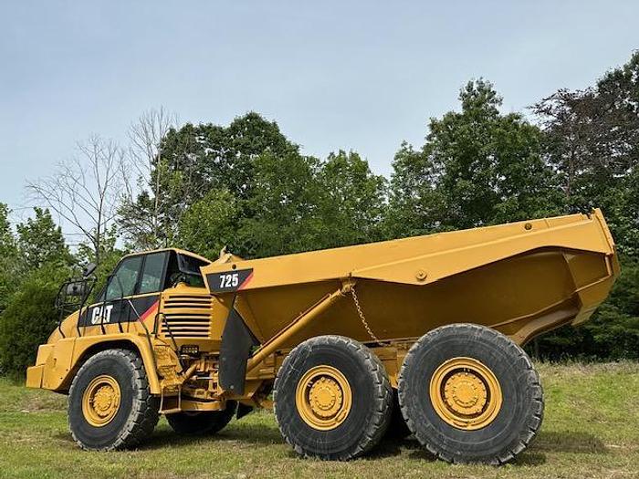 Used 2008 CAT 725