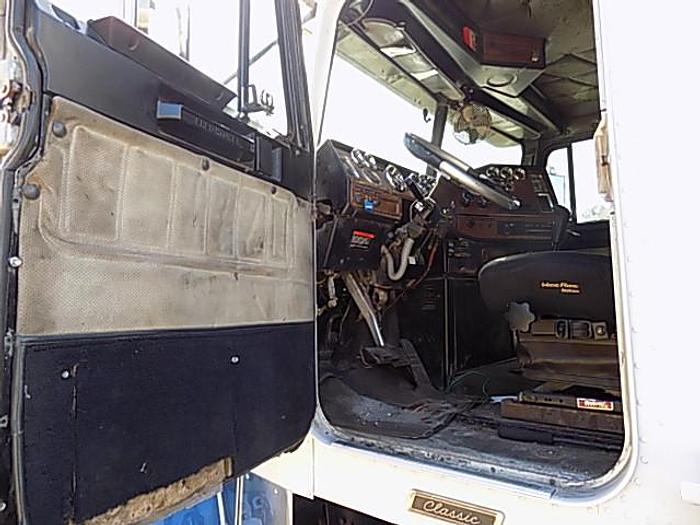 Used 2005 FREIGHTLINER CLASSIC, DETROIT 60 SERIES ENGINE