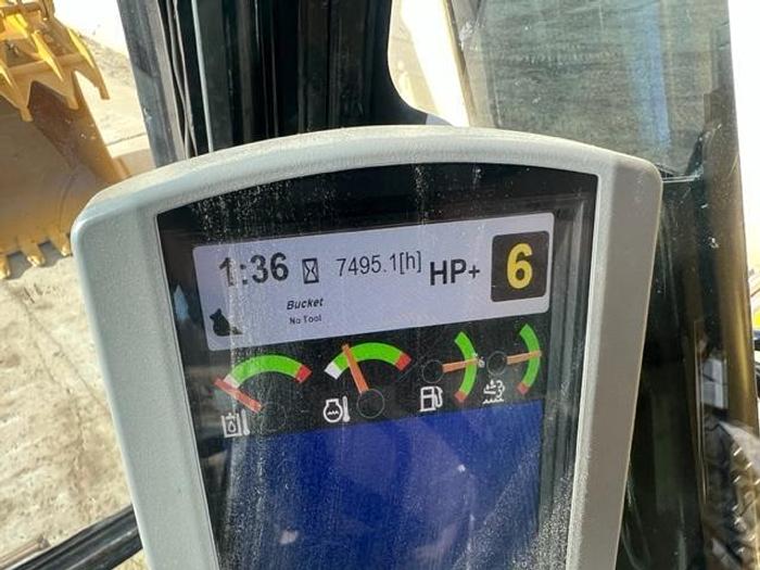 Used 2015 CAT 326FL/ with thumb