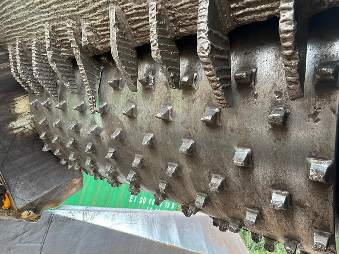 Used 2005 CBI 6800 on tracks