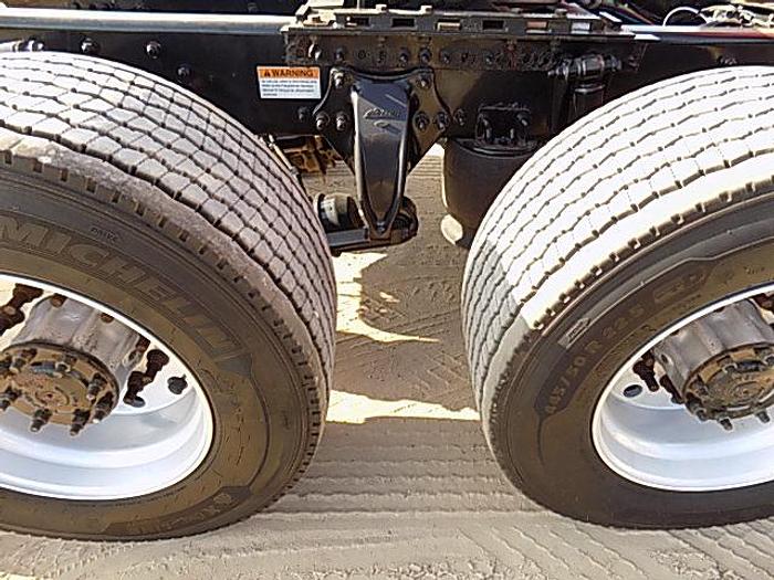 Used 2019 Freightliner Cascadia 126 **Automated Transmission**