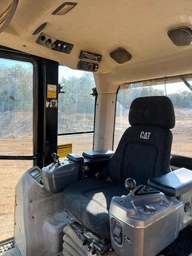 Used 2015 CATERPILLAR 963D