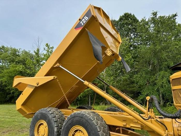 Used 2008 CAT 725