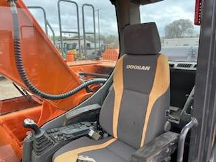 Used 2014 Doosan DX225LC