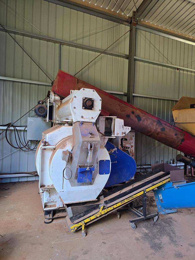 Used 2019 Pallet mill  With hammer mill