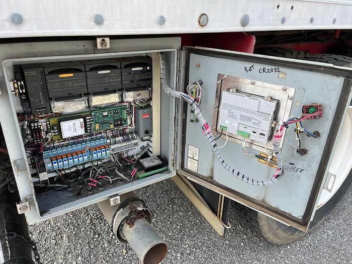 Used 2002 Freightliner FL-80