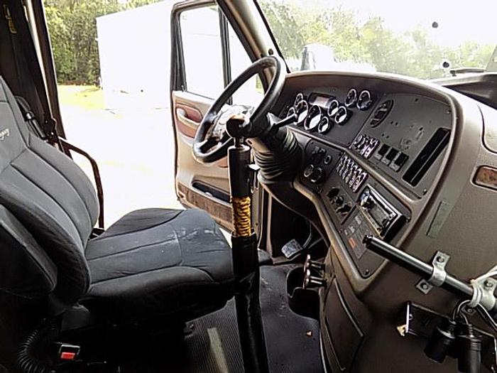 Used 2013 Peterbilt 587 T/A Tractor