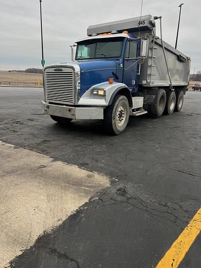 Used 2000 Freightliner FLD112SD